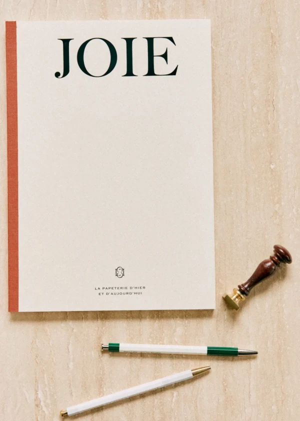 Sezane A4-Heft< Papierwaren & Raumdüfte